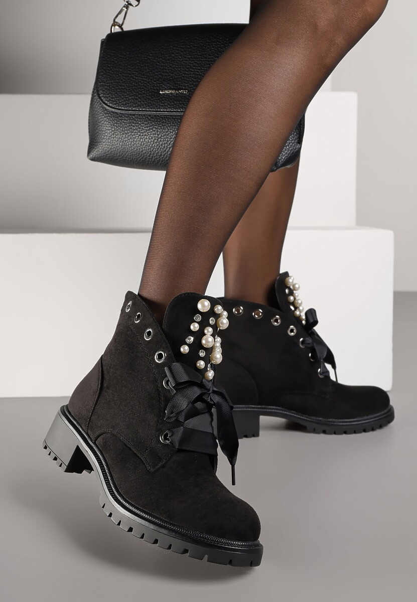 Ciemnobeżowe Botki z Ozdobnymi Sznurówkami Perłami i Cyrkoniami Jovilda