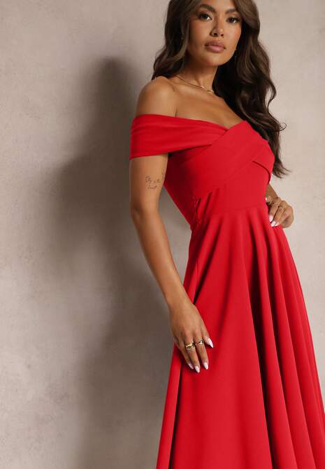 Czerwona Sukienka z Hiszpańskim Dekoltem o Rozkloszowanym Kroju Pelorea