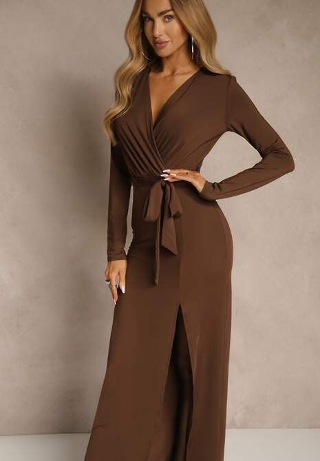 Brązowa Sukienka z Wiskozą o Kopertowym Kroju z Rozcięciem i Wiązanym Paskiem Tesela