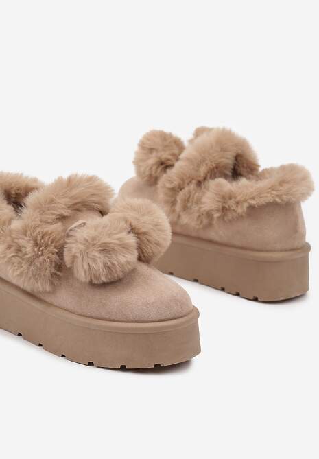 Ciemnobeżowe Śniegowce na Platformie z Pomponami i Ozdobnym Sztucznym Futerkiem Iriviane