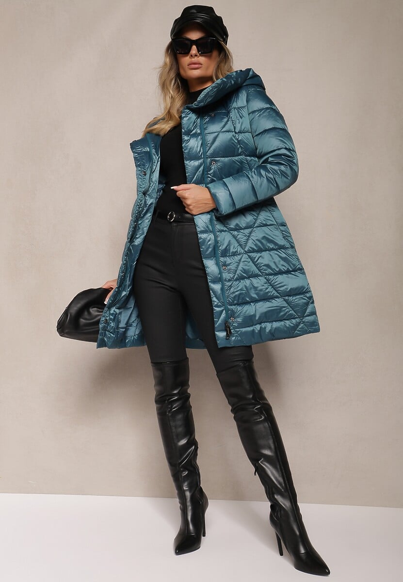 Niebieska Kurtka Pikowana o Długim Kroju z Kapturem Ozdobiona Wiązaniem w Talii Anselith