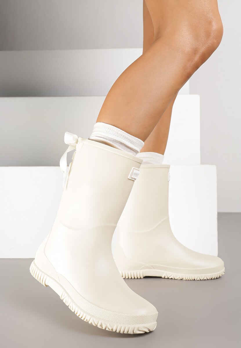 Czarne Kalosze Ozdobione Wiązaniem Pinelle