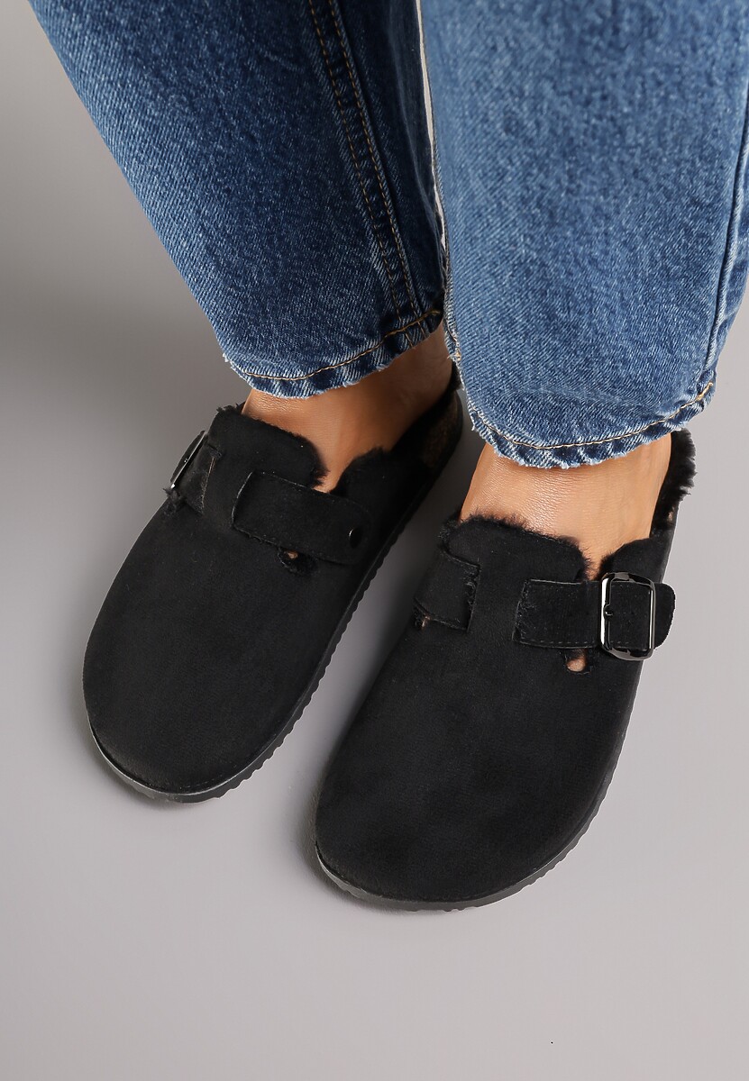 Czarne Kapcie Typu Chodaki na Podeszwie z Korka Ozdobione Klamrą Alanelle