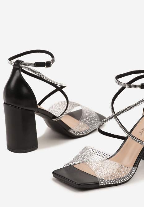 Czarne Sandały na Słupku Ozdobione Cyrkoniami Fodea