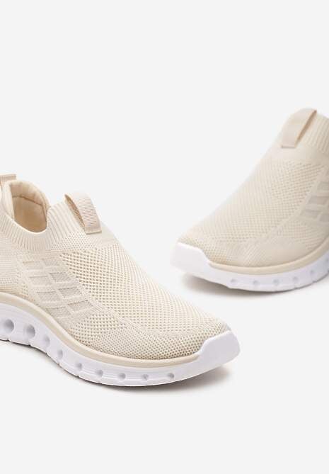 Beżowe Wsuwane Buty Sportowe z Materiałową Cholewką i Dziurkami w Podeszwie Aslla