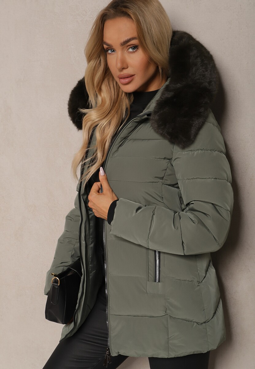 Ciemnozielona Kurtka z Pikowanymi Przeszyciami i Futrzanym Kapturem z Możliwością Odpięcia Zinriya