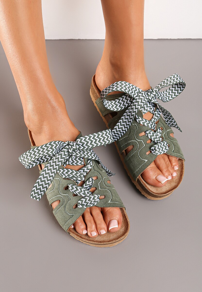Zielone Klapki na Niskiej Platformie z Ozdobną Sznurówką Tribia