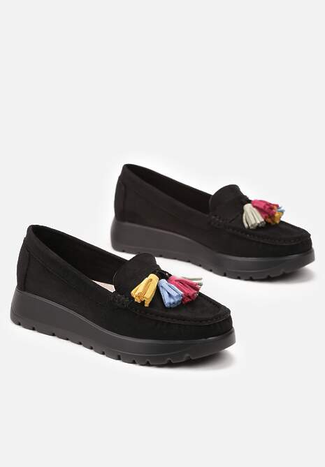 Czarne Półbuty ze Skórzaną Wkładką z Frędzlami i Podeszwą z Wycięciami Cesua