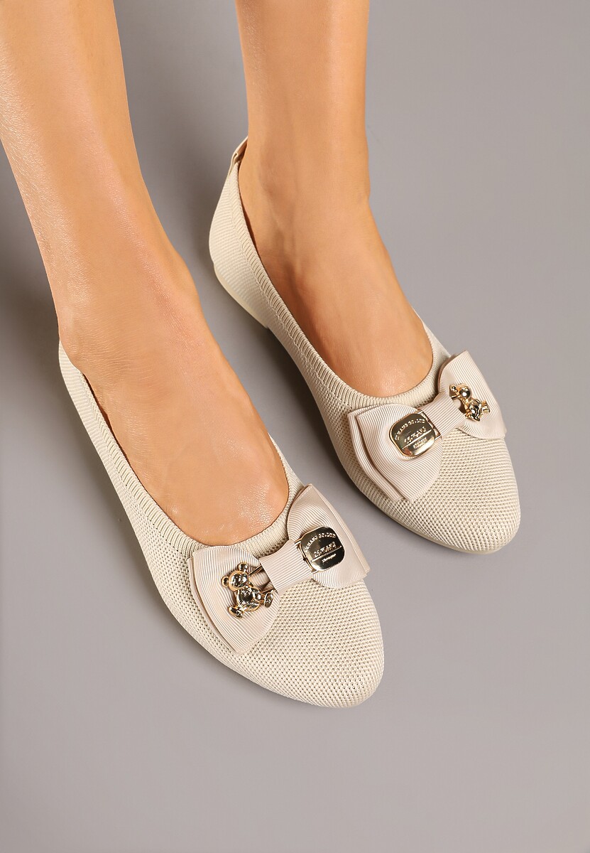 Beżowe Balerinki Ozdobione Metalicznymi Aplikacjami i Kokardą Bretella