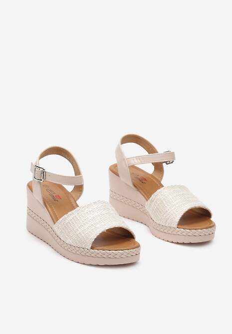 Beżowe Sandały na Koturnie z Ekoskóry Zapinane na Sprzączkę przy Kostce Garnia