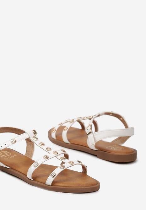 Białe Sandały z Płaską Podeszwą i Ozdobnymi Aplikacjami na Paseczkach Fairema