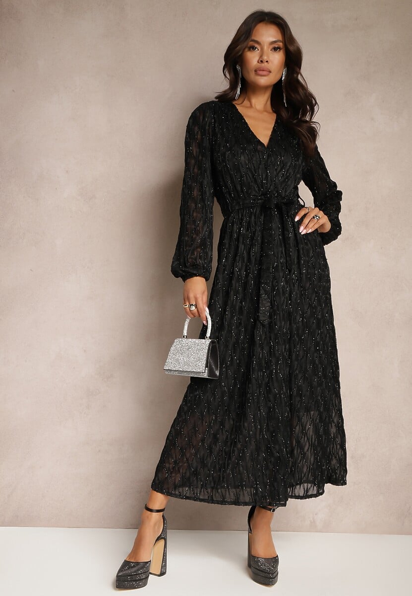 Czarna Kopertowa Sukienka Zdobiona Połyskującą Nicią Wiązana w Pasie Ocevra