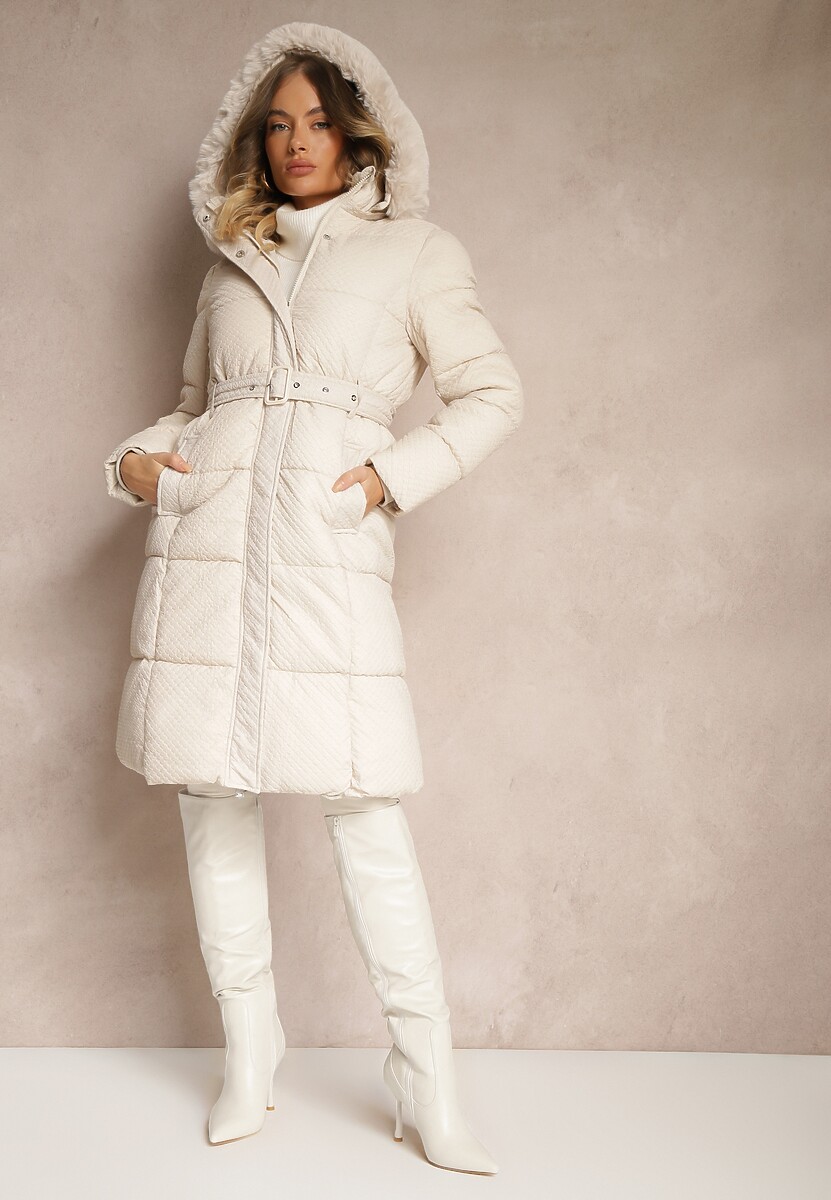 Czarna Kurtka z Pikowanymi Przeszyciami i Kapturem Zdobiona Tłoczeniami i Paskiem Ediara