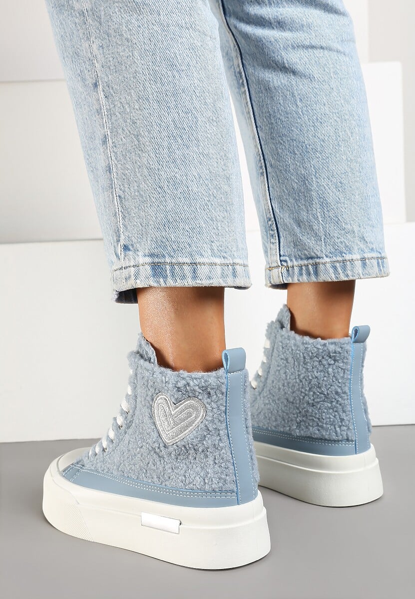 Niebieskie Futerkowe Trampki na Platformie z Ozdobną Naszywką w Kształcie Serca Aelinna