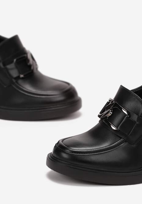 Czarne Półbuty na Słupku z Klamerką w Stylu Mokasynów Tiggi