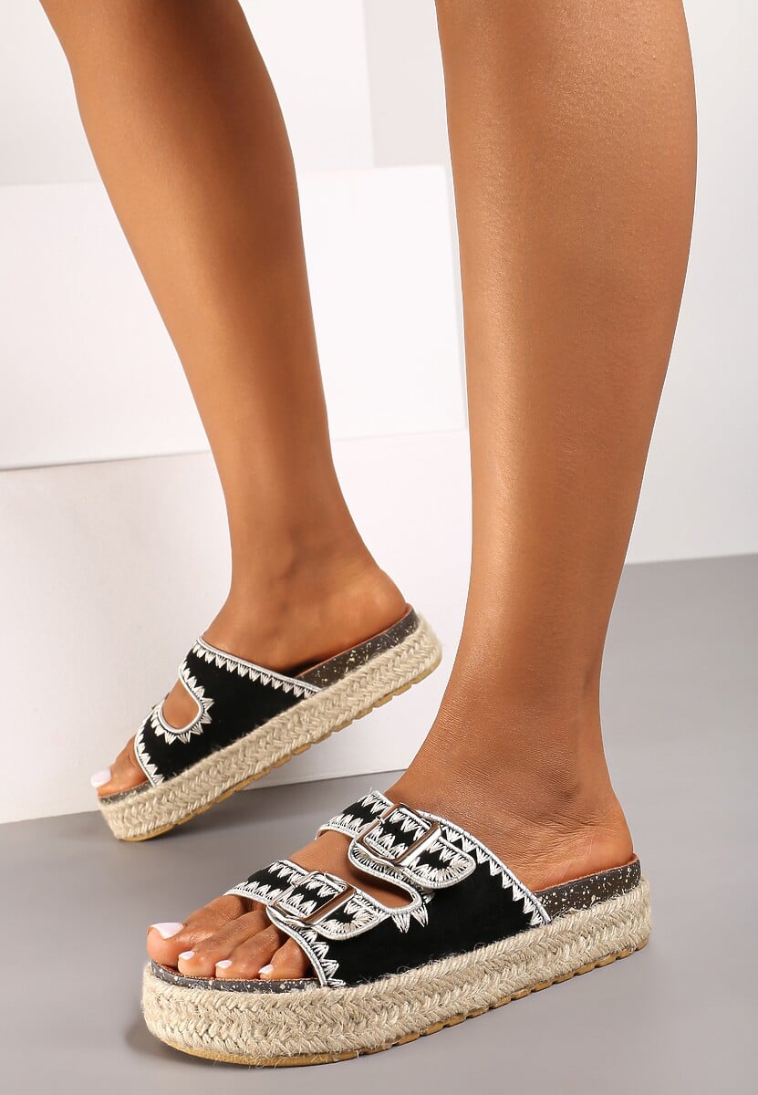 Czarne Klapki na Płaskiej Podeszwie z Regulowanymi Klamrami Wenadea