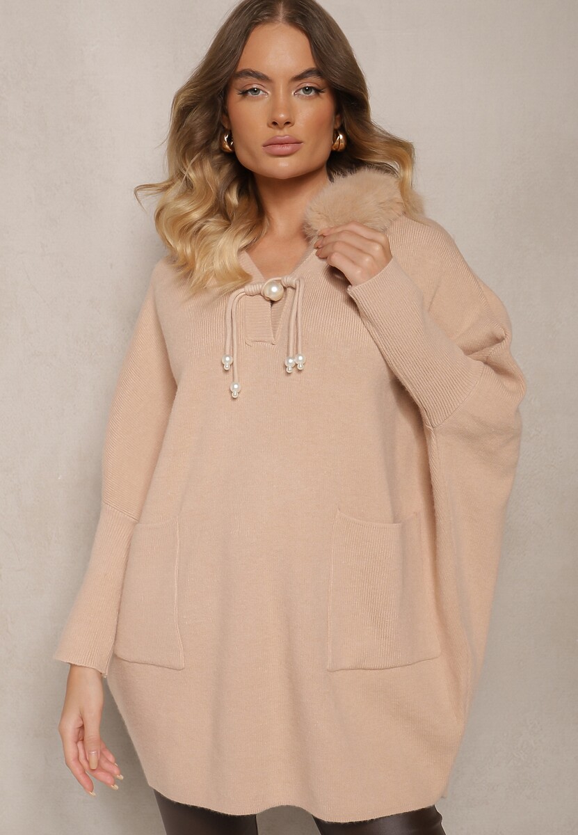 Beżowy Sweter o Kroju Nietoperza ze Sznurkiem Perełkami i Odpinanym Futerkiem Nomilora