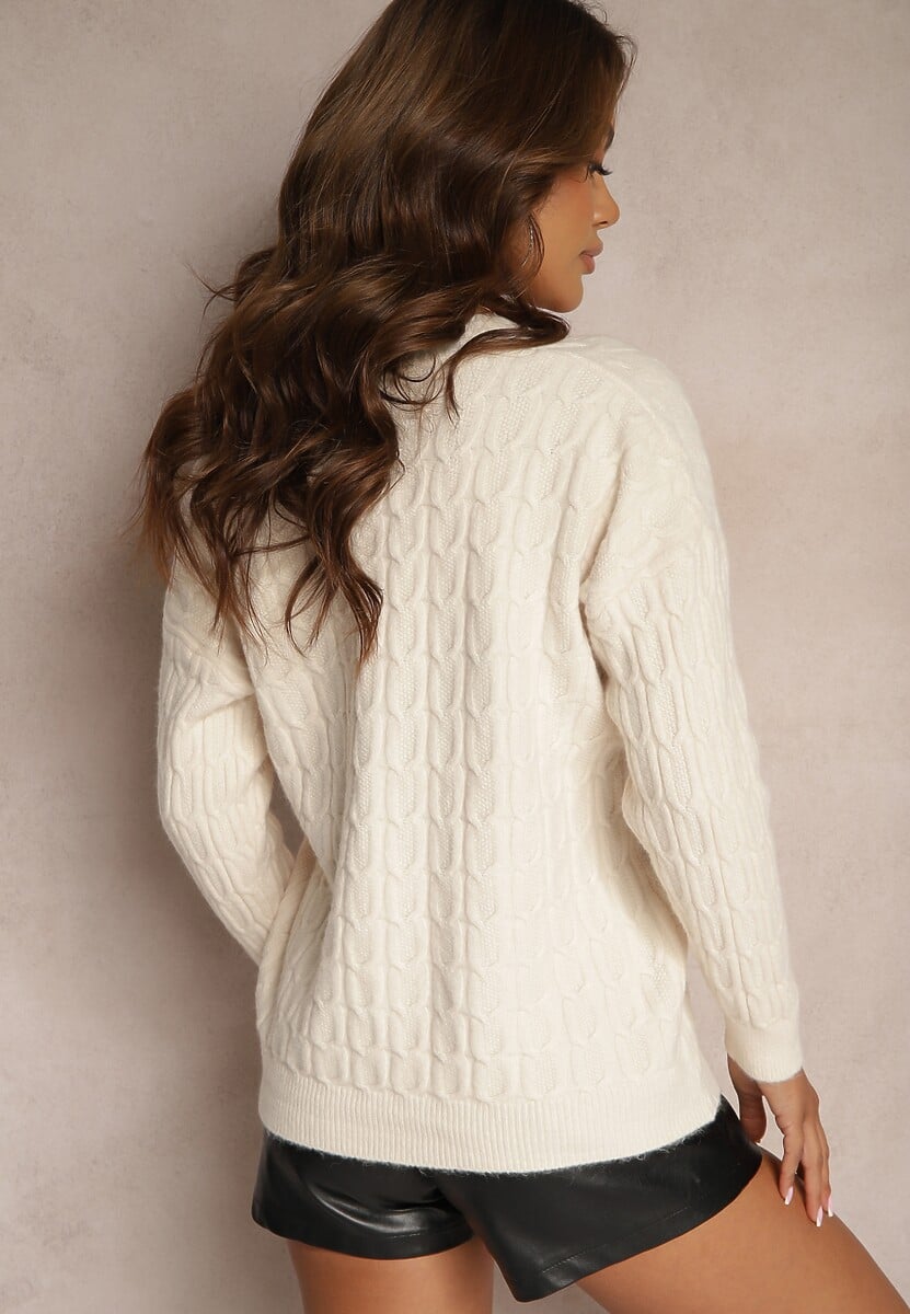 Jasnobeżowy Zapinany Kardigan z Trójkątnym Dekoltem i Warkoczykowy Splot Juessa