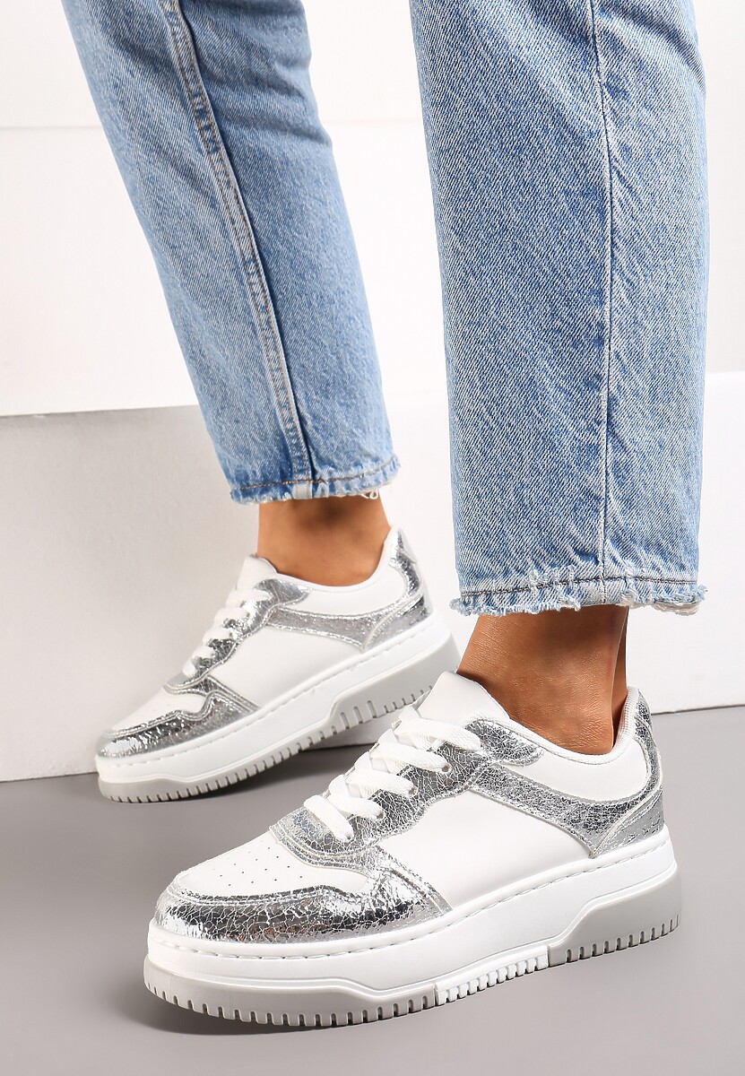 Srebrno-Białe Sneakersy na Niskiej Platformie z Ozdobnymi Przeszyciami Huviena