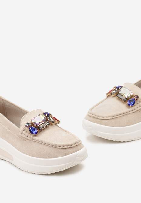 Beżowe Mokasyny na Niskiej Platformie z Obszytym Przodem i Kryształkami Keelana