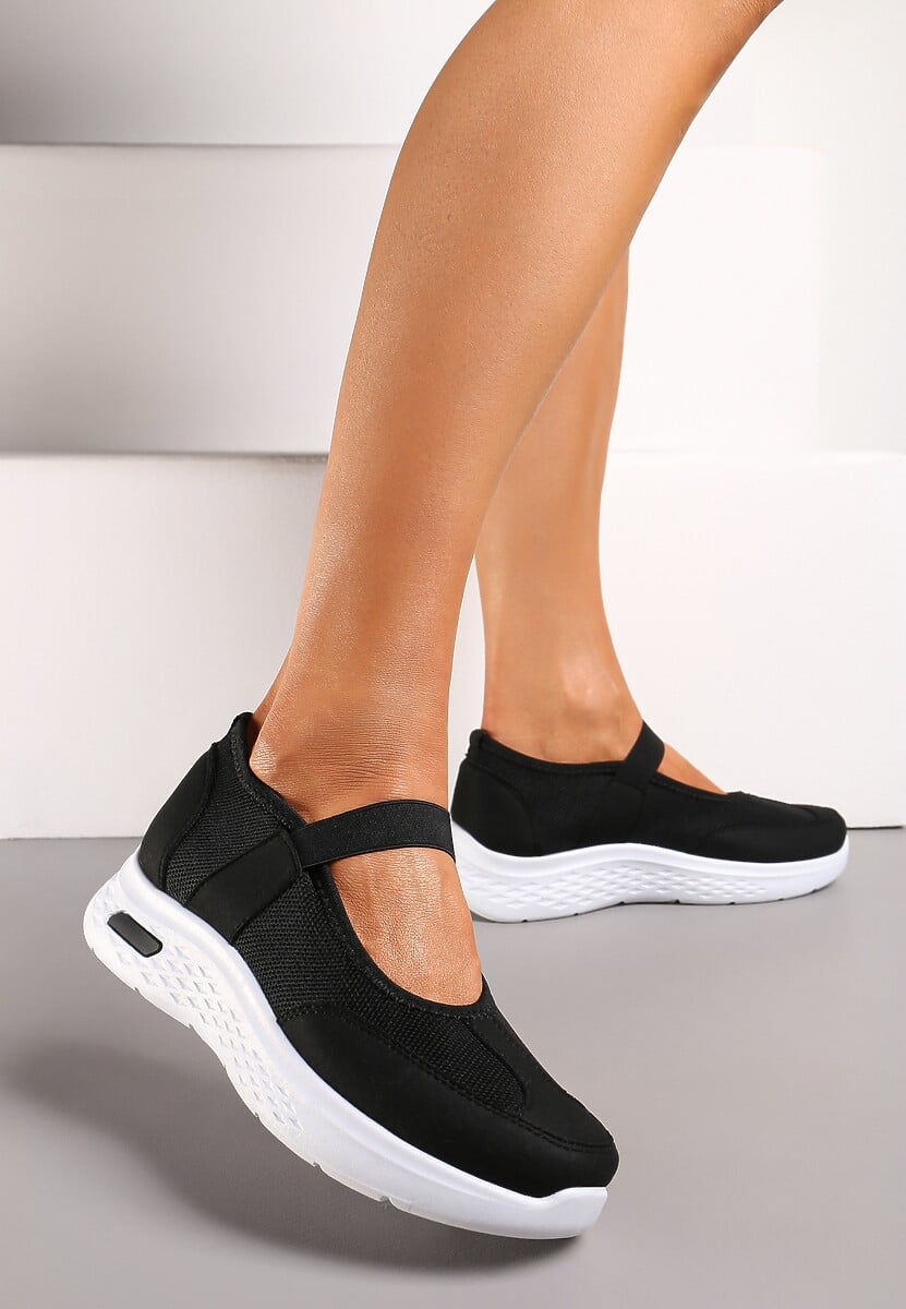 Czarne Tenisówki na Płaskiej Podeszwie z Perforacją i Elastyczną Wstawką Xolema