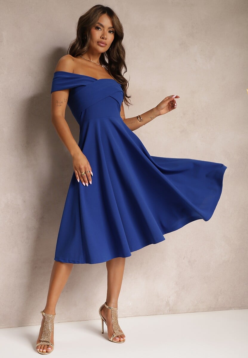 Czarna Sukienka z Hiszpańskim Dekoltem o Rozkloszowanym Kroju Pelorea