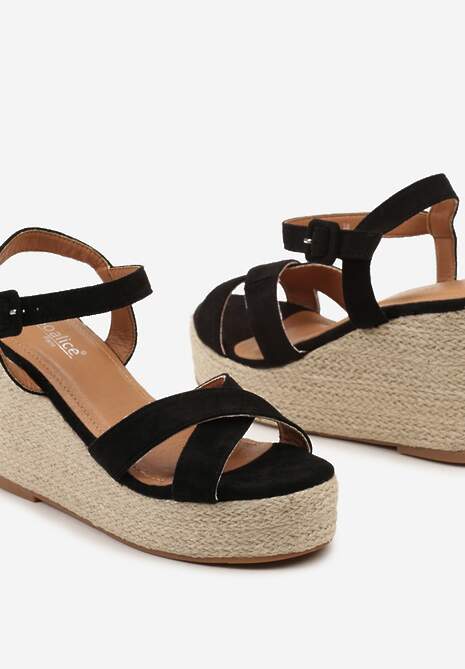 Czarne Sandały na Plecionym Koturnie Zapinane na Sprzączkę Wokół Kostki Caldoni