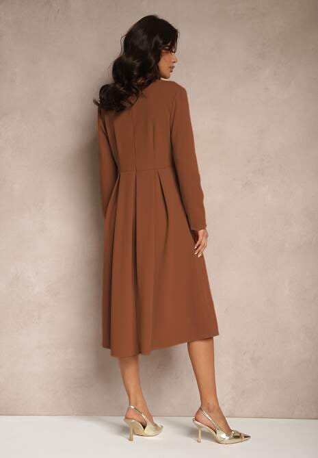 Brązowa Sukienka o Rozkloszowanym Kroju z Trójkątnym Dekoltem Temivara