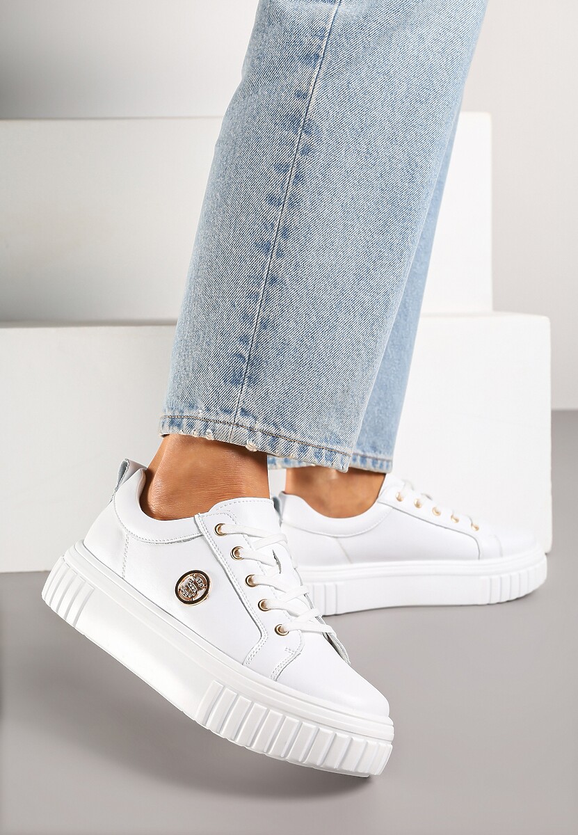 Białe Sneakersy na Platformie ze Skóry Naturalnej z Metaliczną Ozdobą Dolennea