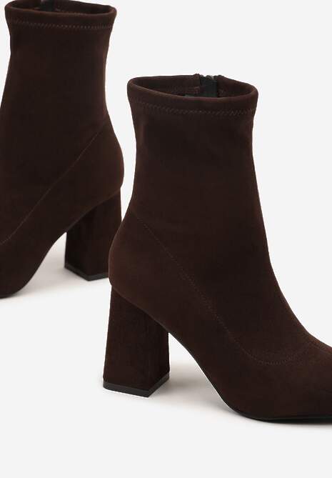 Ciemnobrązowe Botki Vices z Imitacji Zamszu na Słupkowym Obcasie z Przylegającą Cholewką Morenne