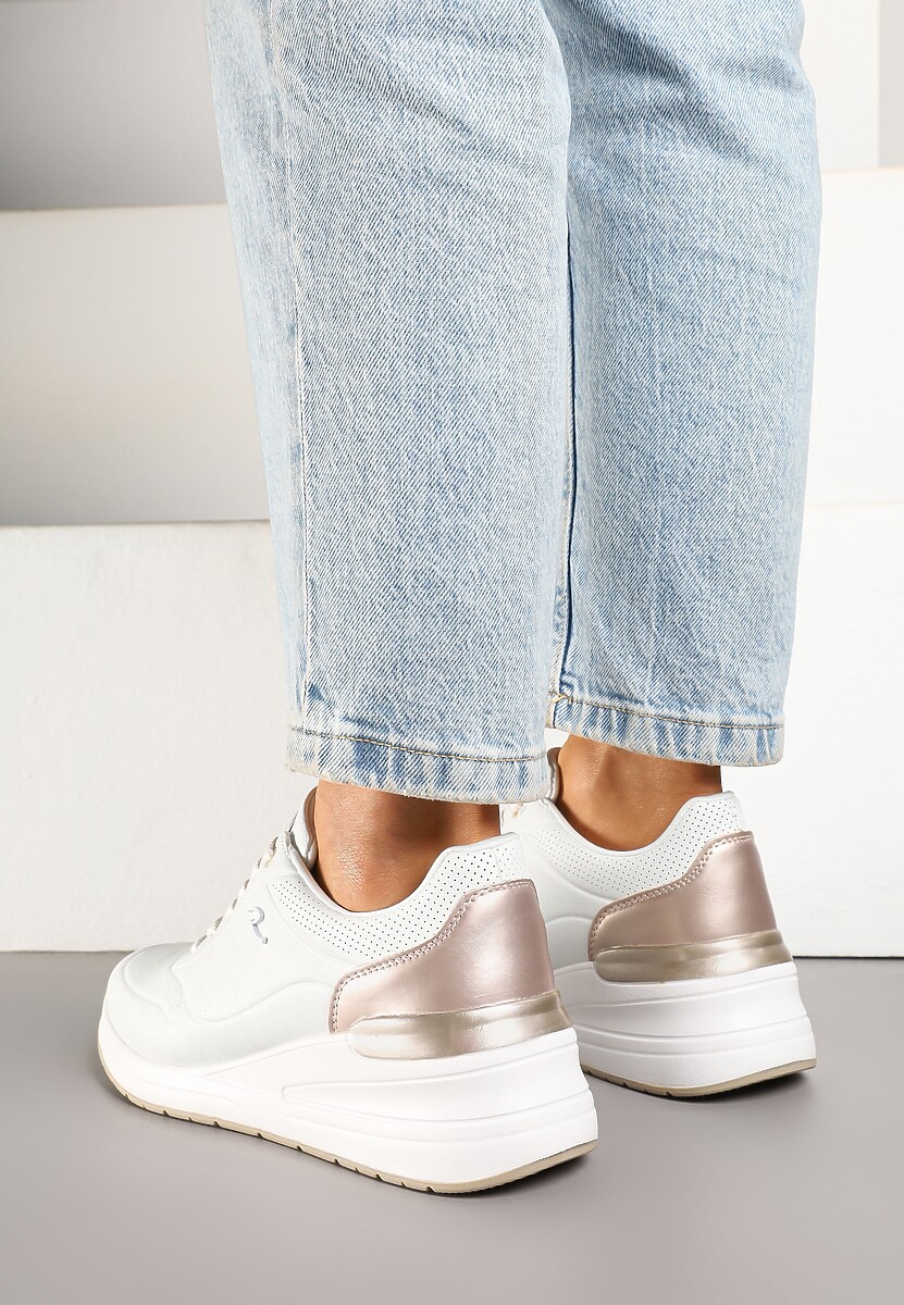 Białe Sneakersy na Koturnie Zdobione Tłoczeniami i Aplikacją Marovea