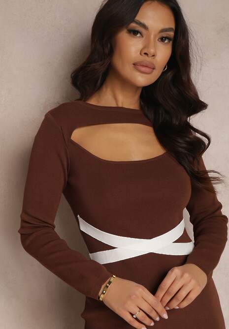 Brązowa Sukienka Sweterkowa z Falbanką Cesi