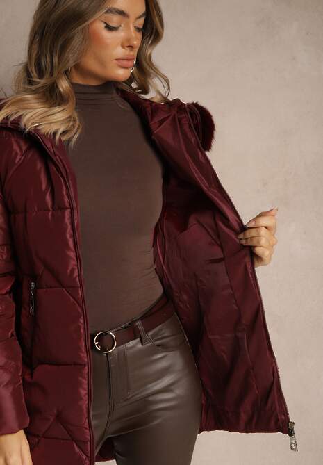 Bordowa Pudełkowa Kurtka z Pikowanymi Przeszyciami i Kapturem z Futerkiem Vebina