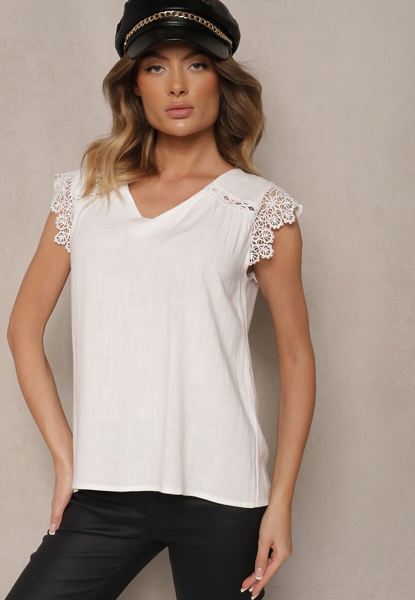 Biały Top z Wiskozą i Lnem z Koronką przy Rękawach Sanindrae