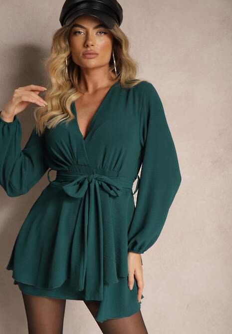 Ciemnozielona Rozkloszowana Sukienka Kombinezon z Kopertowym Dekoltem i Falbanką Vomitta