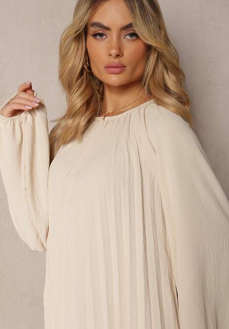 Jasnobeżowa Rozkloszowana Sukienka Ozdobiona Plisowaniem i Bufiastymi Rękawami Ksarina