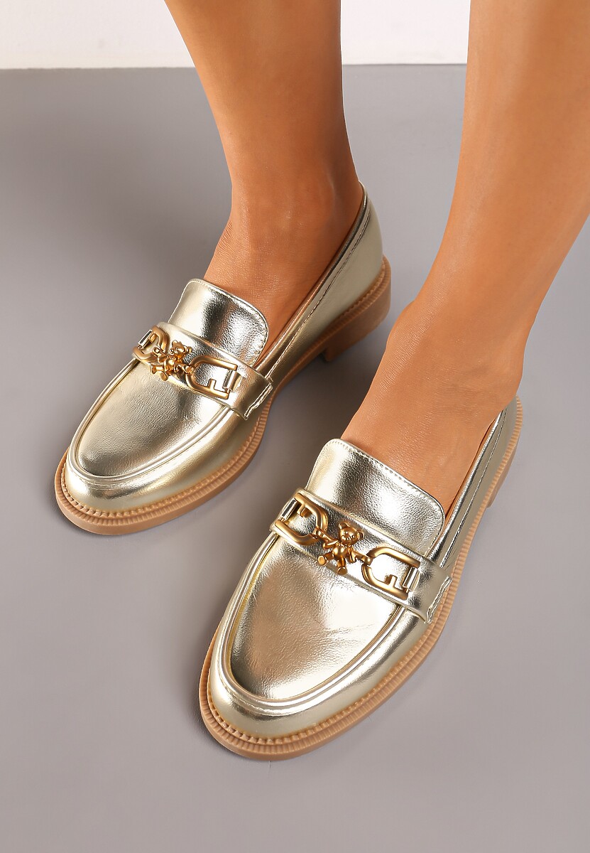 Złote Mokasyny na Płaskiej Podeszwie z Klamrą na Przodzie Evialla