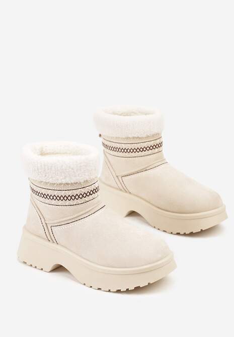 Beżowe Krótkie Śniegowce Wsuwane z Haftem i Futerkiem przy Cholewce Miovadia