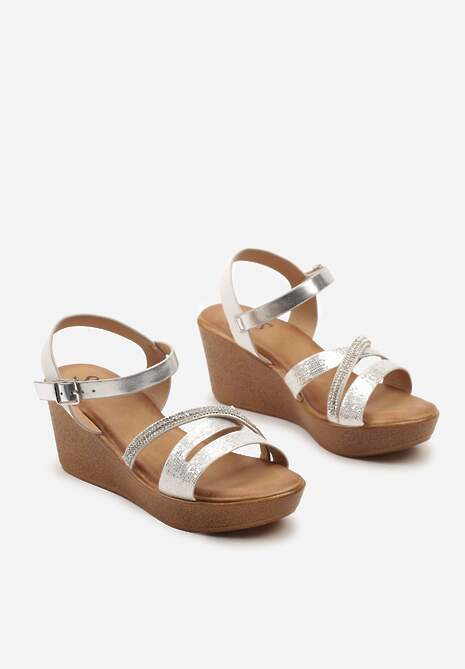 Srebrne Sandały na Koturnie Zapinane na Sprzączkę z Cyrkoniami Wykończone Metaliczną Nitką Herasta