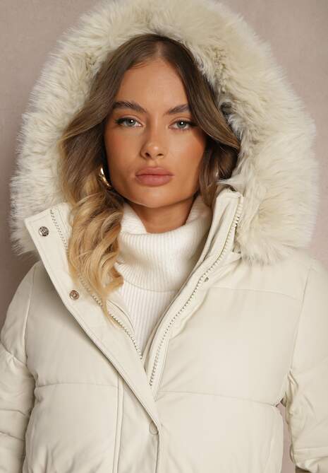 Biała Kurtka z Pikowanymi Przeszyciami i Kapturem z Futrem z Możliwością Odpięcia Innaia
