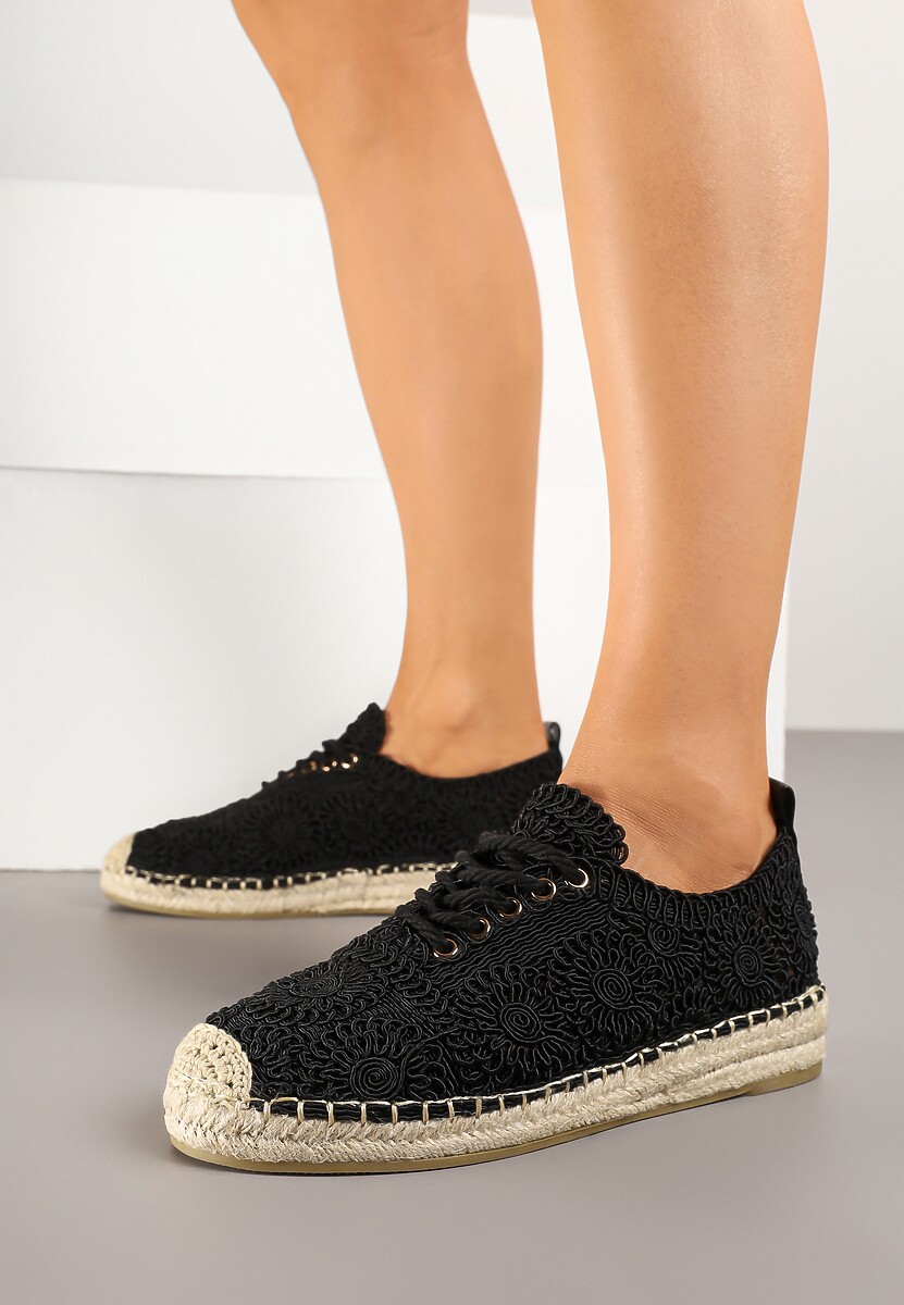 Czarne Tenisówki Ozdobione Plecionką i Ażurowym Wzorem Mevienne