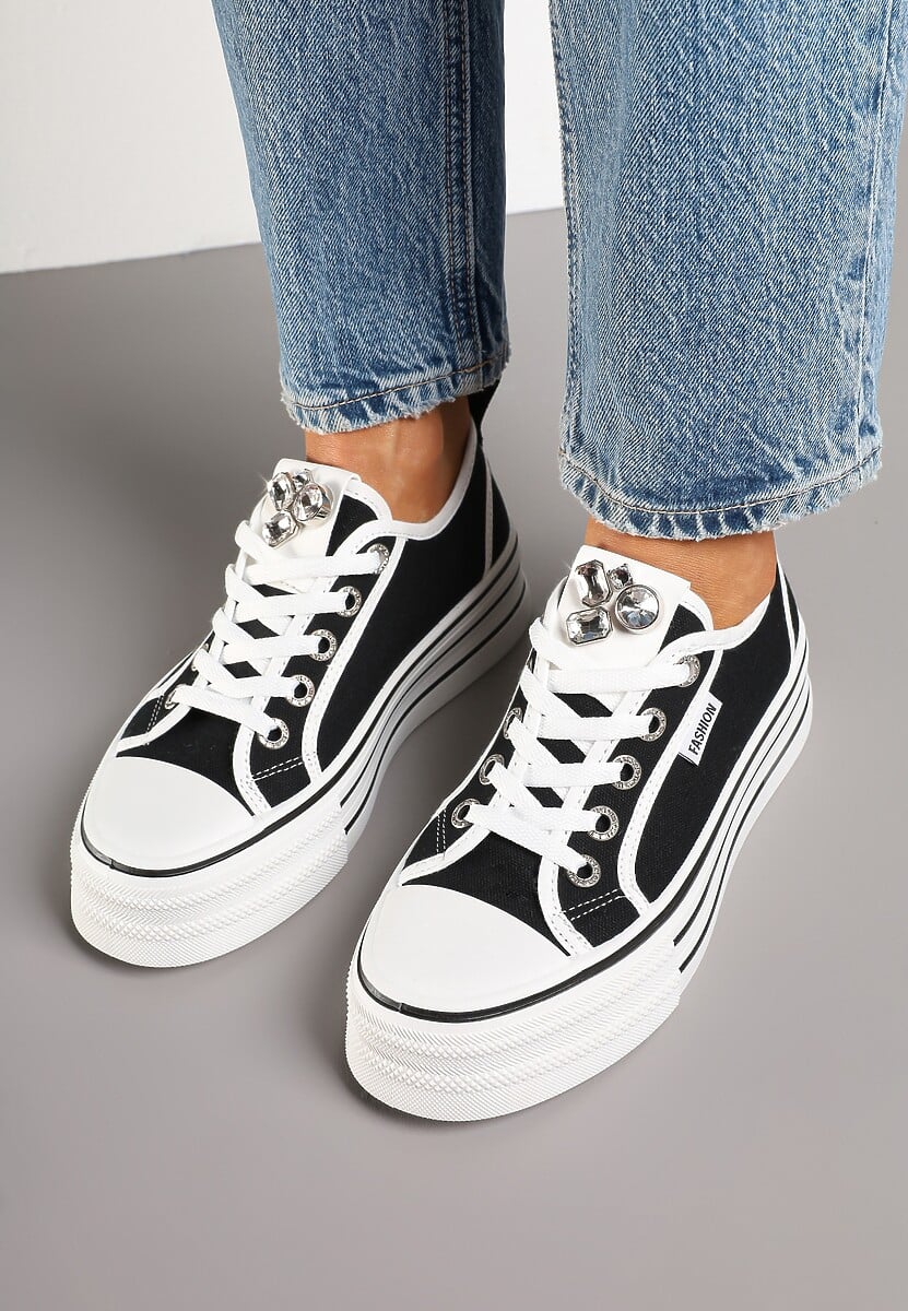 Czarne Trampki na Platformie z Biżuteryjną Aplikacją Flortewis