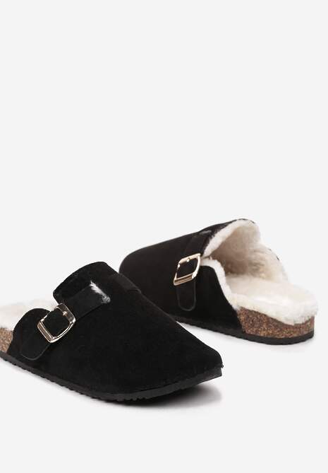 Czarne Kapcie na Płaskiej Podeszwie Ozdobione  Paskiem z Klamrą Ninnithra