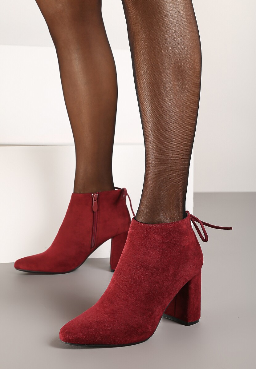 Bordowe Botki na Słupku Ozdobione z Tyłu Wiązaniem Ittelena