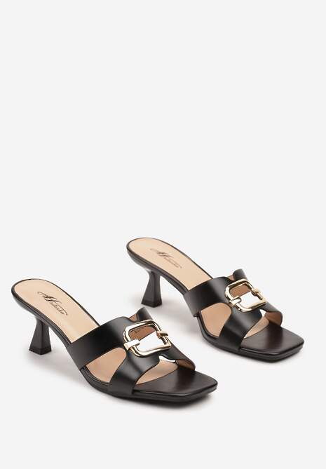 Czarne Klapki na Szpilce Ozdobione Metaliczną Aplikacją Neorinn