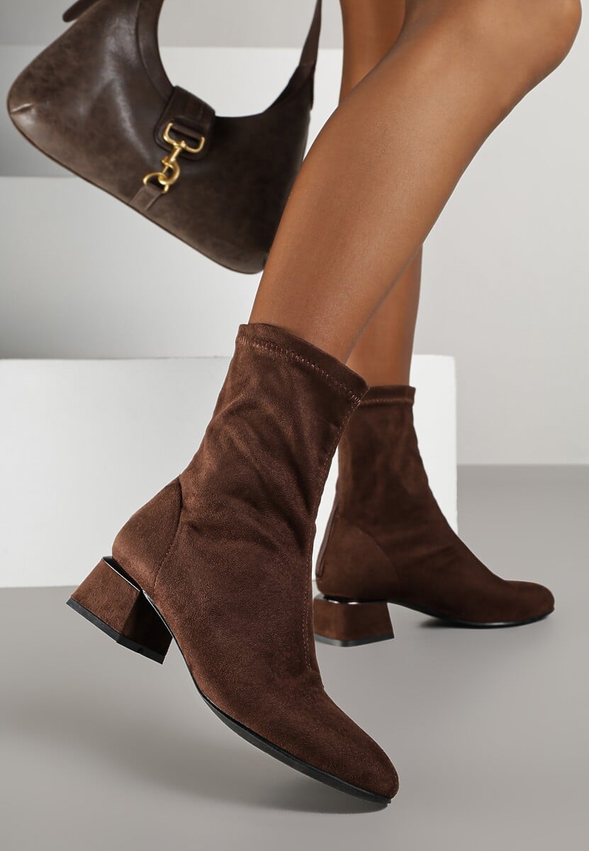 Czarne Eleganckie Botki VICES Skarpetkowe z Imitacji Zamszu na Klocku z Metalicznym Zdobieniem Rivite