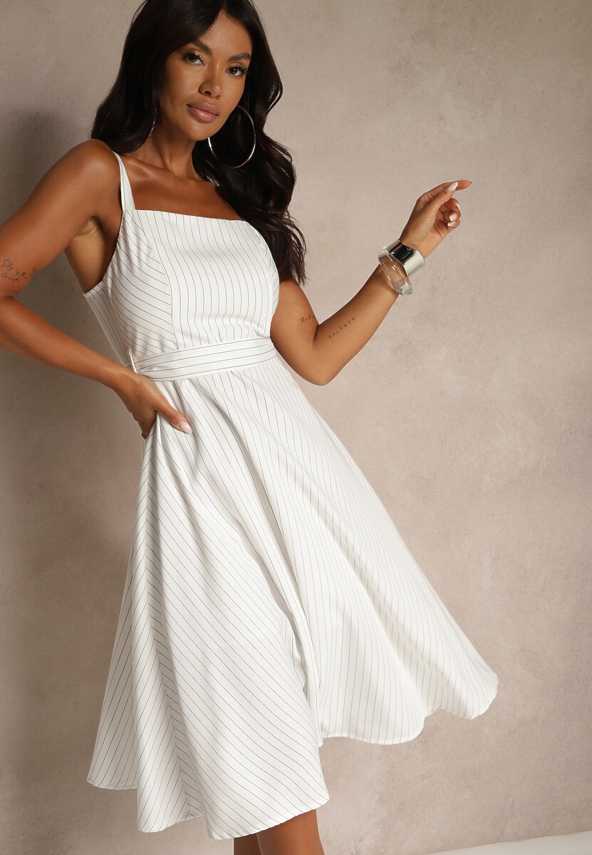 Biała Rozkloszowana Sukienka z Wiskozą w Paski Dolavessa