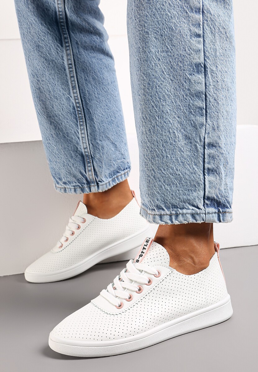 Biało-Różowe Tenisówki Ozdobione Taśmą z Napisem na Języku i Pięcie Cholewka z Perforacją Aelita