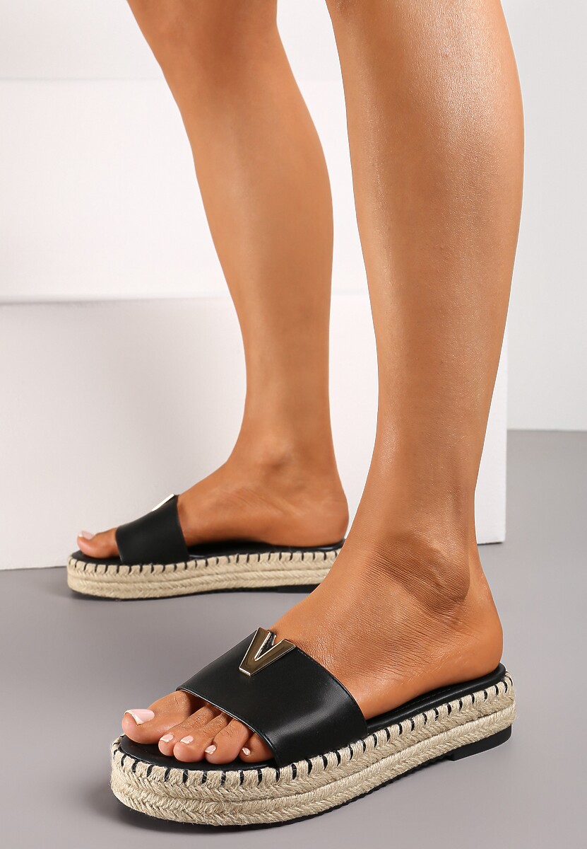 Czarne Klapki na Pasku Metalowa Ozdoba Podeszwa z Ozdobnie Plecionej Juty Raskia