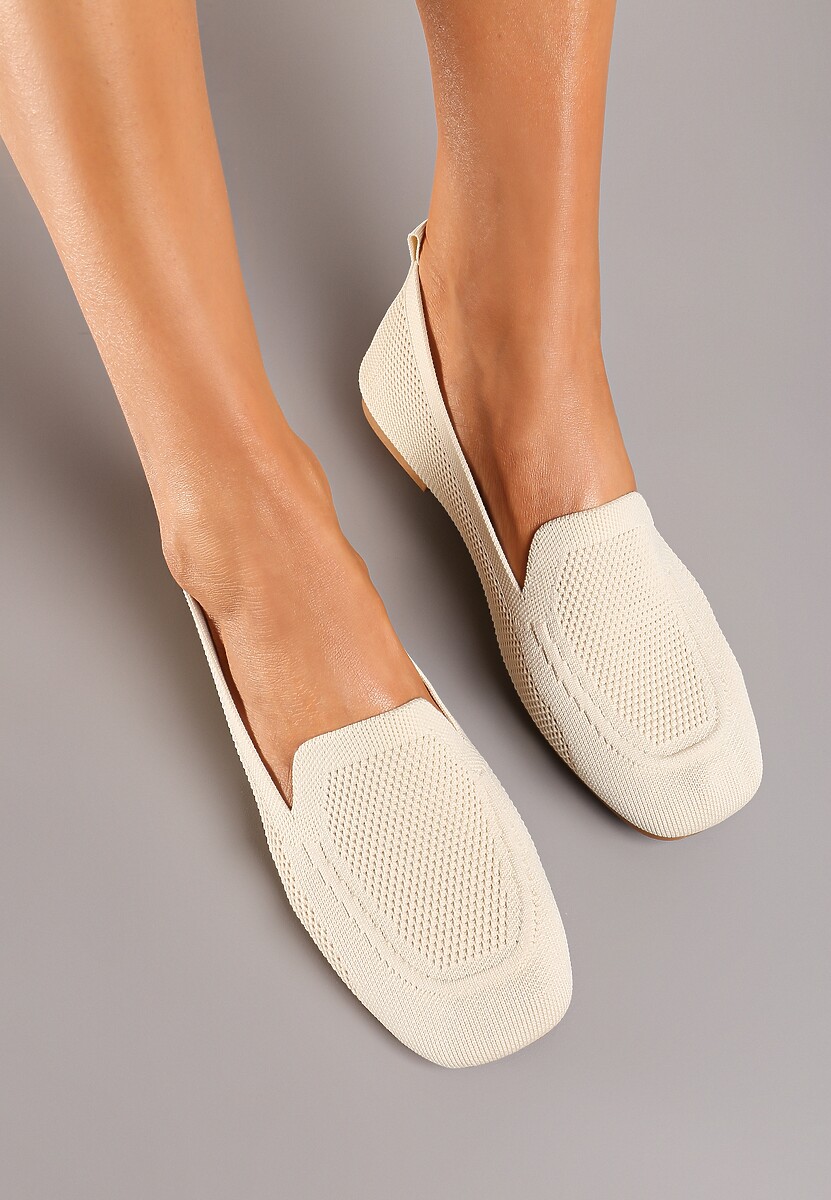 Czarne Casualowe Mokasyny na Płaskiej Podeszwie Ozdobione Perforacją Klanesha